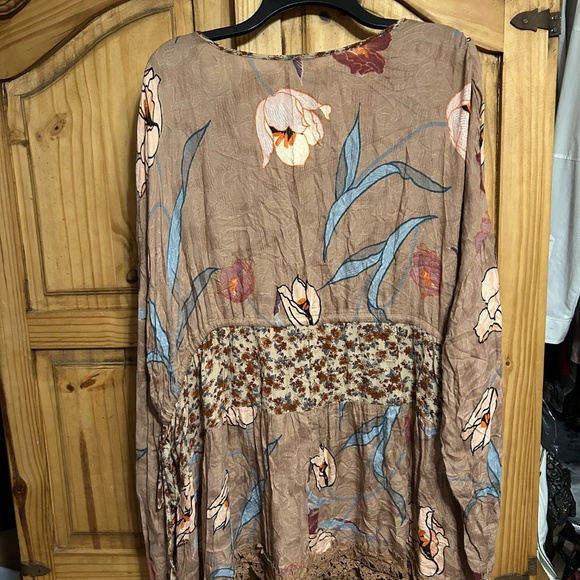 NWT Oddy floral Vee neck Long sleeve Top - Picture 2 of 7